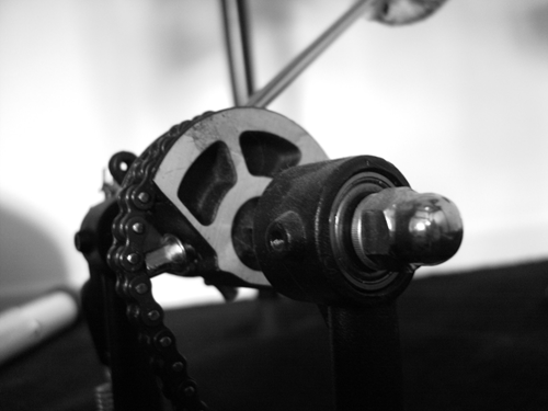 Transmission par chaîne sur une pédales de grosse caisse